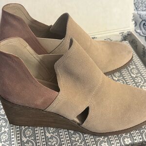 TOMS Kallie Cutout Wedge Booties